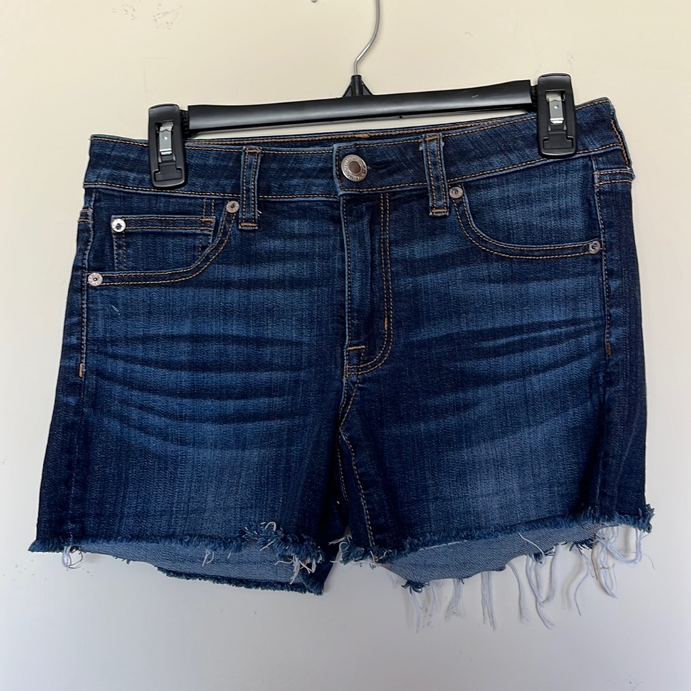 American eagle size 6 dark wash shortie